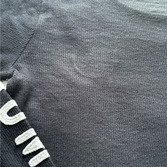 Abercrombie Kids Long Sleeve TShirt- Size 9/10 - Picture 9 of 13